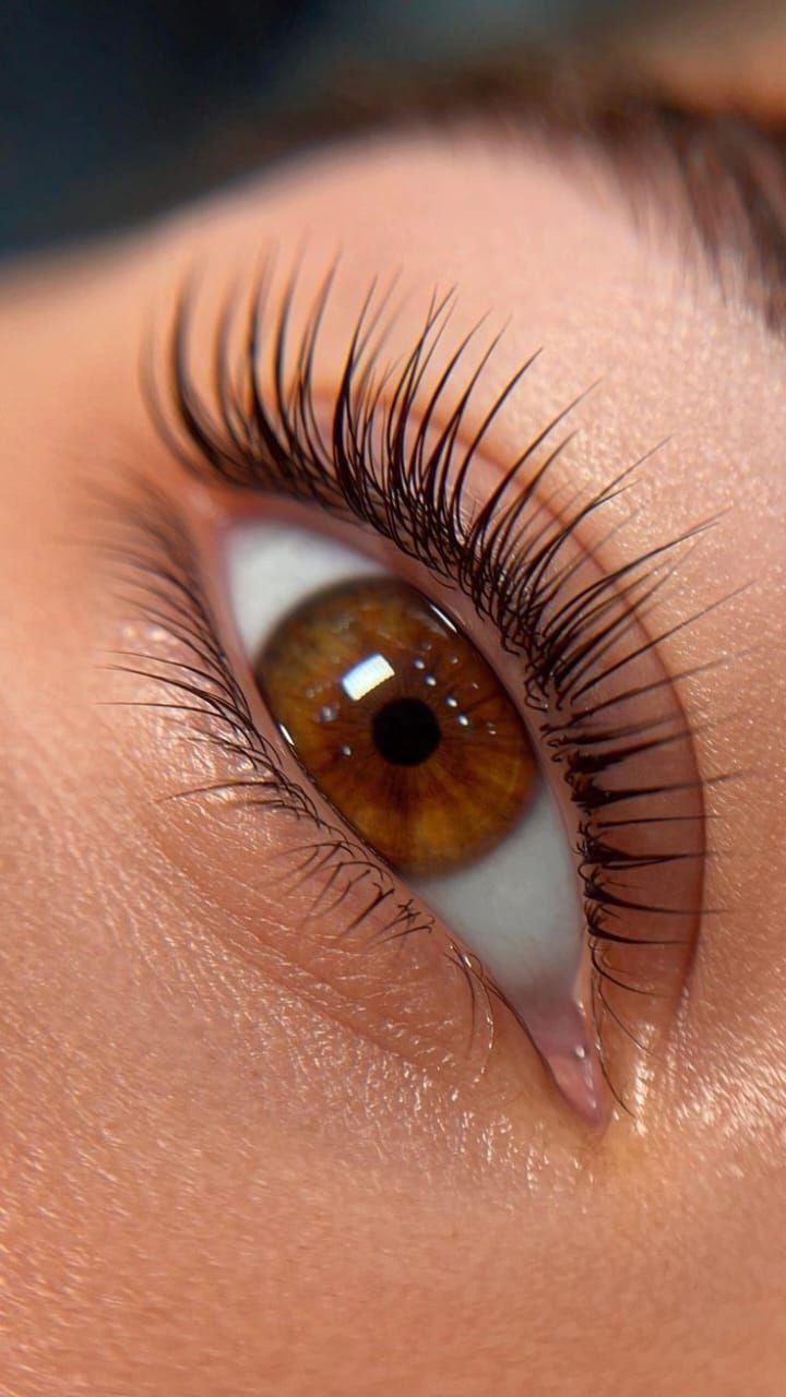 Máscara Marrón para Cejas y Pestañas – Define y Resalta tu Mirada