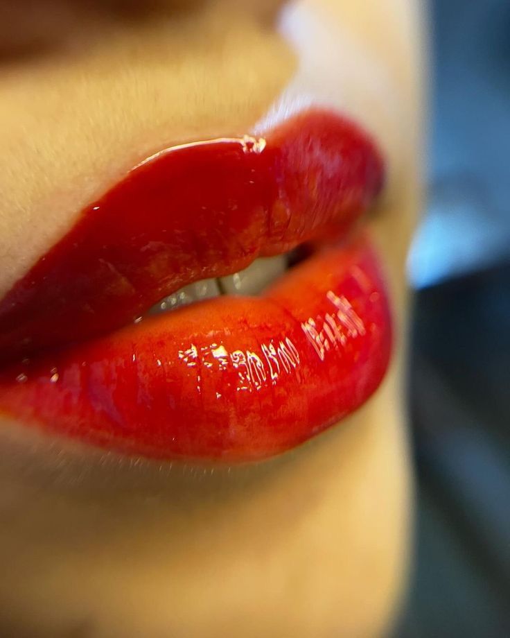 Henna Labial de Makiaj – Color Rojo Intenso